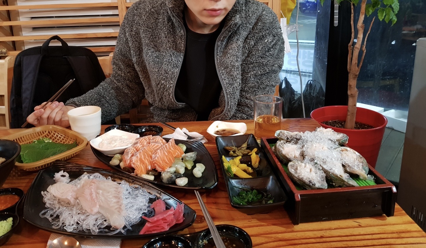 Ultimate Seokchon Lake Insider Guide: Authentic Sashimi